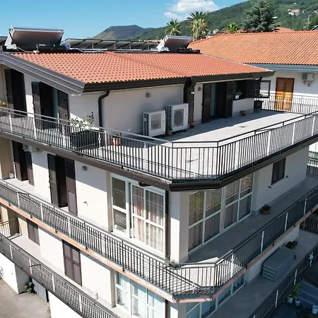 Le Tre Rose Dell'etna