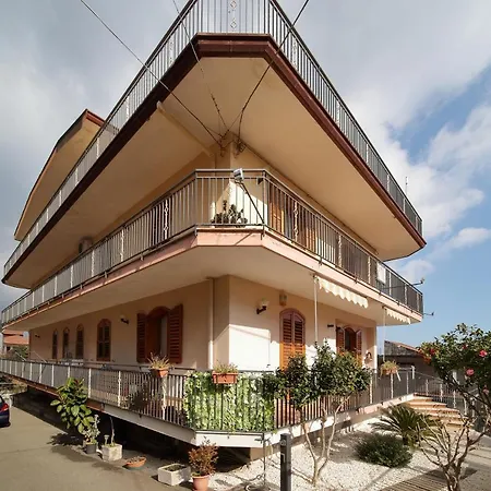 Le Tre Rose Dell'etna Bed & Breakfast Zafferana Etnea
