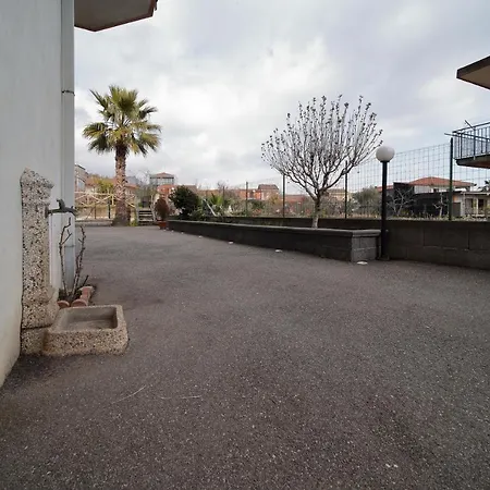 Le Tre Rose Dell'etna Bed & Breakfast 3*